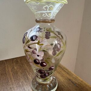 Highly collectible hand painted Tracy Porter glass bud vase